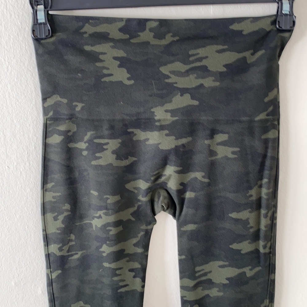 🕶️Spanx green army camo look at me now leggings L - Picture 2 of 7